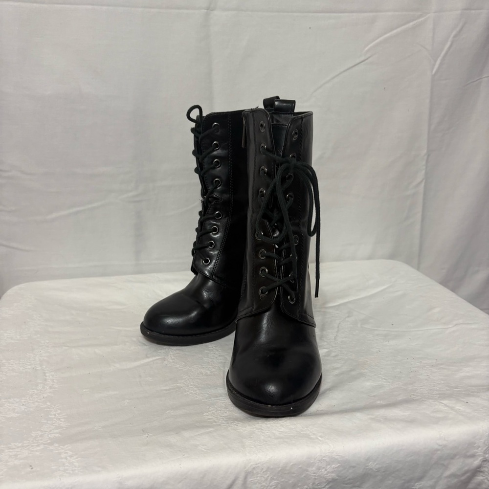 Black Lace-Up Women's Combat Boots size 7/8